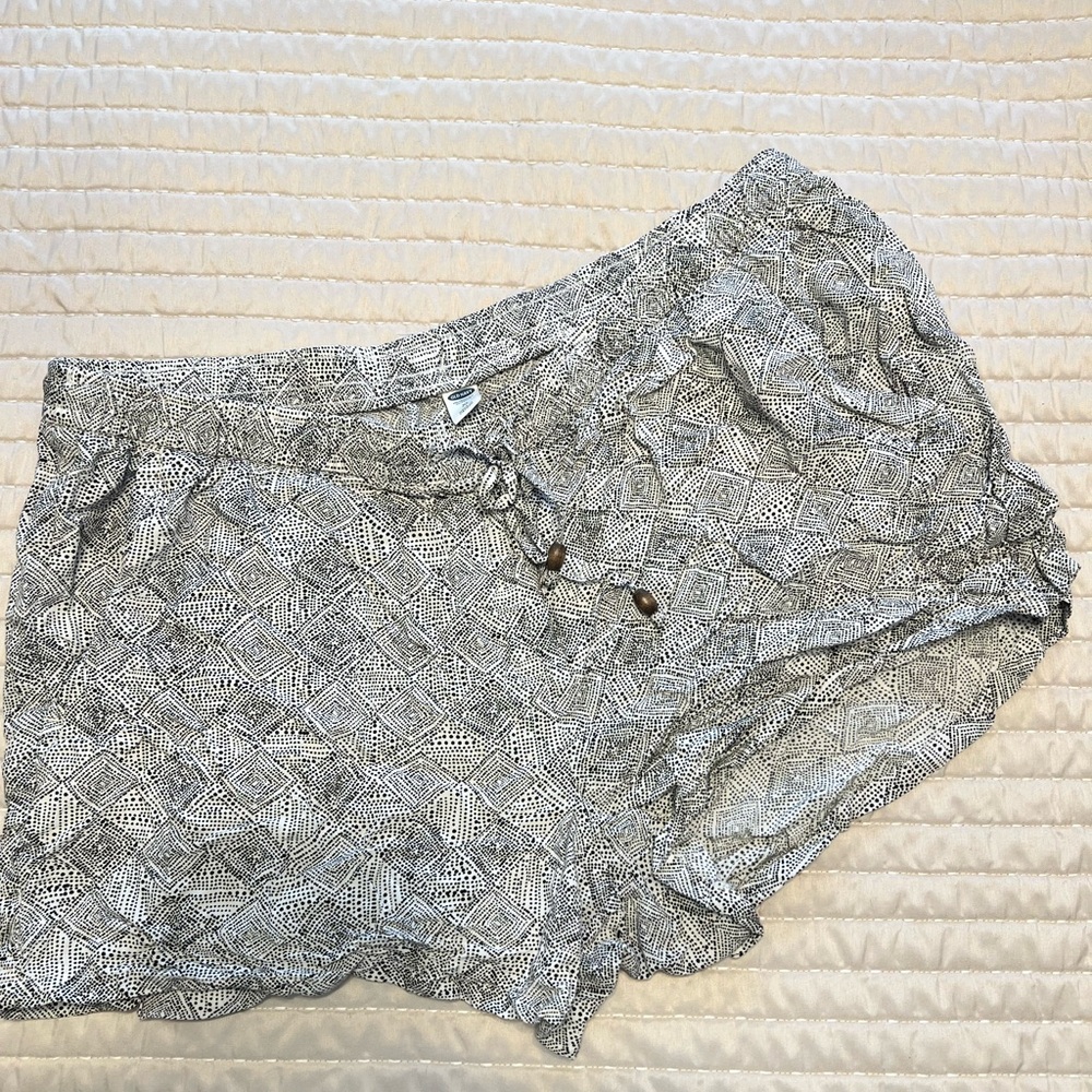 Old Navy Black and White Geometric Shorts